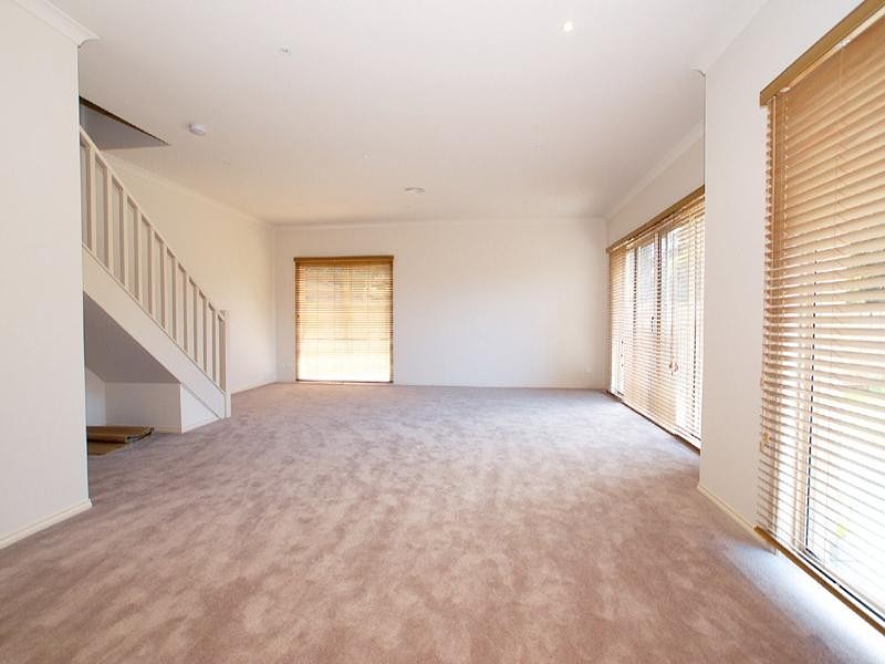4/14 McNabb Street, Berwick VIC 3806