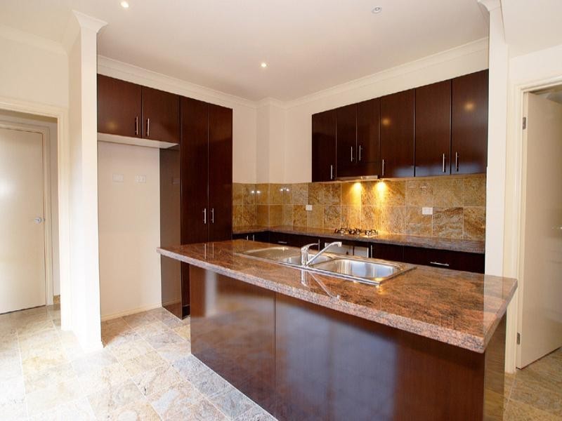 4/14 McNabb Street, Berwick VIC 3806