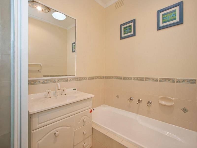 6 Narong Crescent, Knoxfield VIC 3180