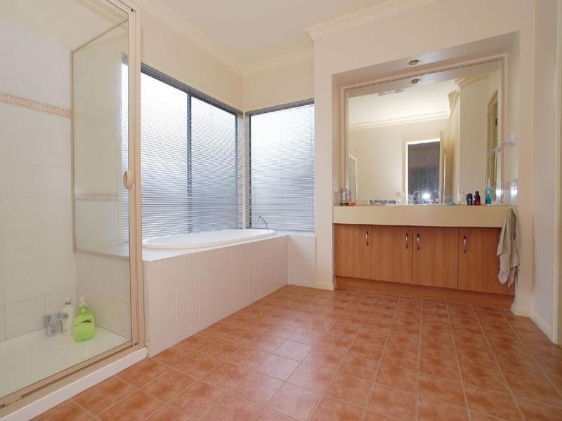 26 Cromford Crescent, Narre Warren South VIC 3805