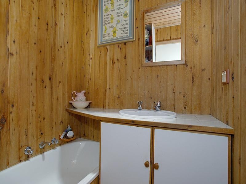 4 Carlisle Road, Ferntree Gully VIC 3156