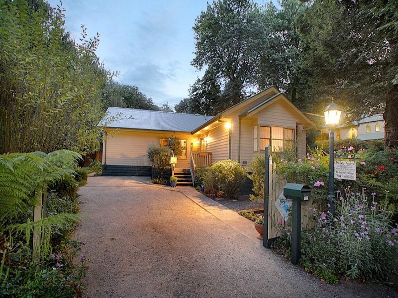 1 Railway Parade, Menzies Creek VIC 3159