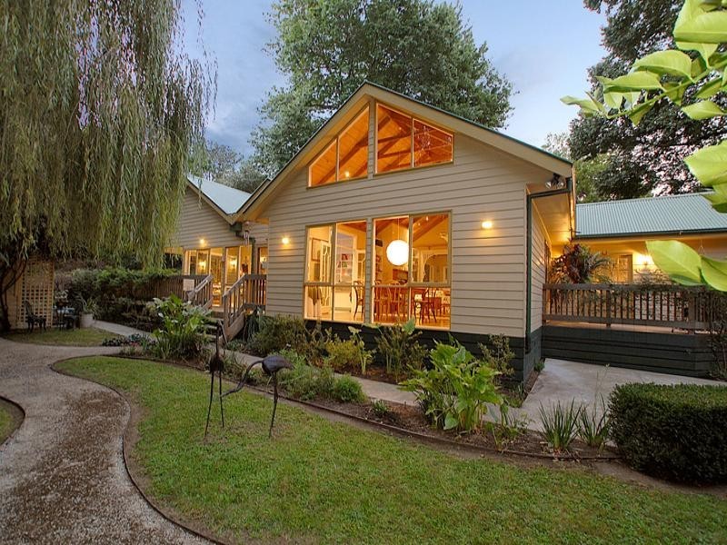 1 Railway Parade, Menzies Creek VIC 3159