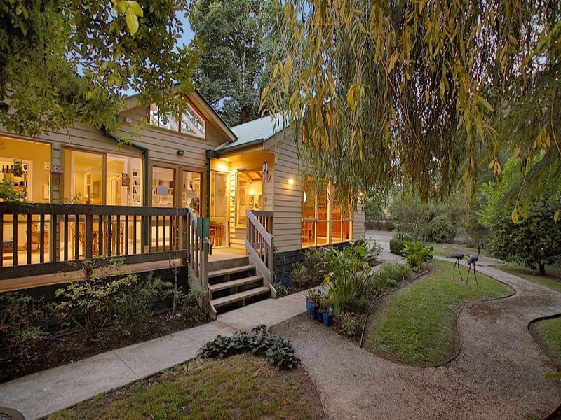 1 Railway Parade, Menzies Creek VIC 3159