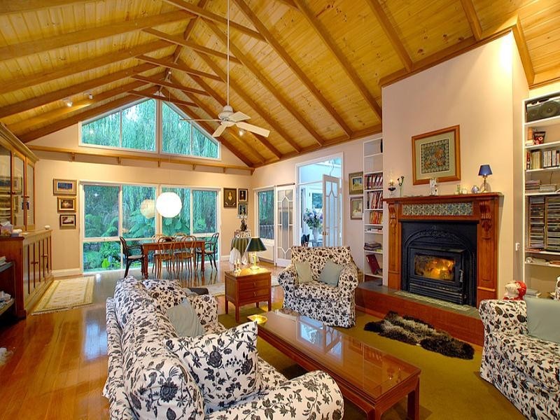 1 Railway Parade, Menzies Creek VIC 3159