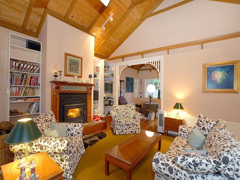 1 Railway Parade, Menzies Creek VIC 3159