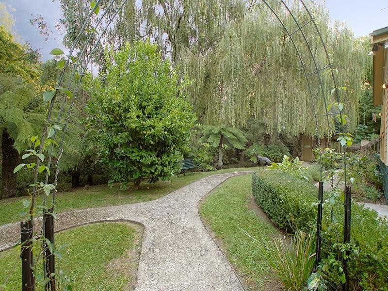 1 Railway Parade, Menzies Creek VIC 3159