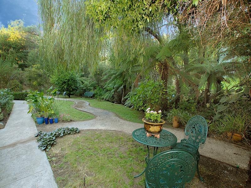 1 Railway Parade, Menzies Creek VIC 3159