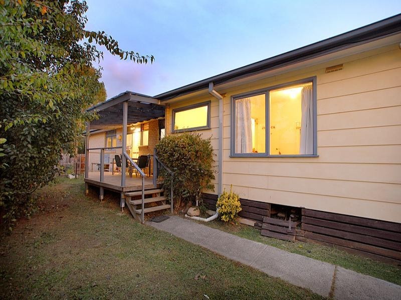 11 Florida Drive, Ferntree Gully VIC 3156