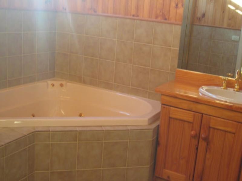 8 Glassford Avenue, Upper Ferntree Gully VIC 3156