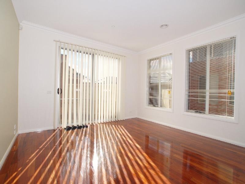 2/1399 High Street Road, Wantirna South VIC 3152