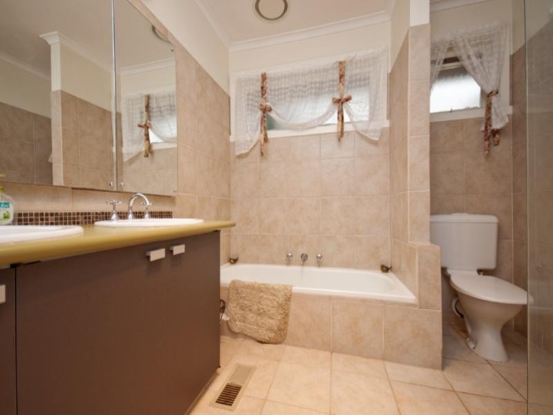 6 Ashton Road, Ferntree Gully VIC 3156