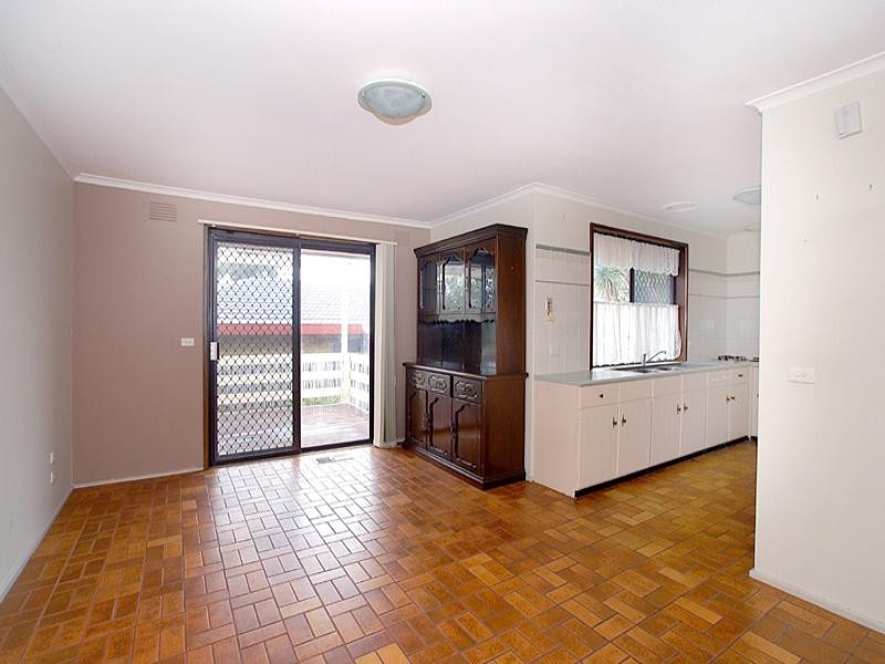 8 Greenaway Drive, Ferntree Gully VIC 3156