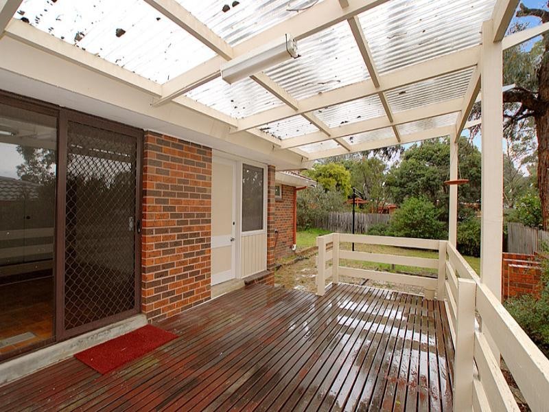 8 Greenaway Drive, Ferntree Gully VIC 3156