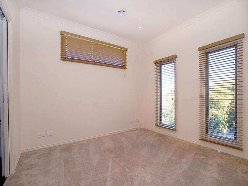 2/14 McNabb Street, Berwick VIC 3806