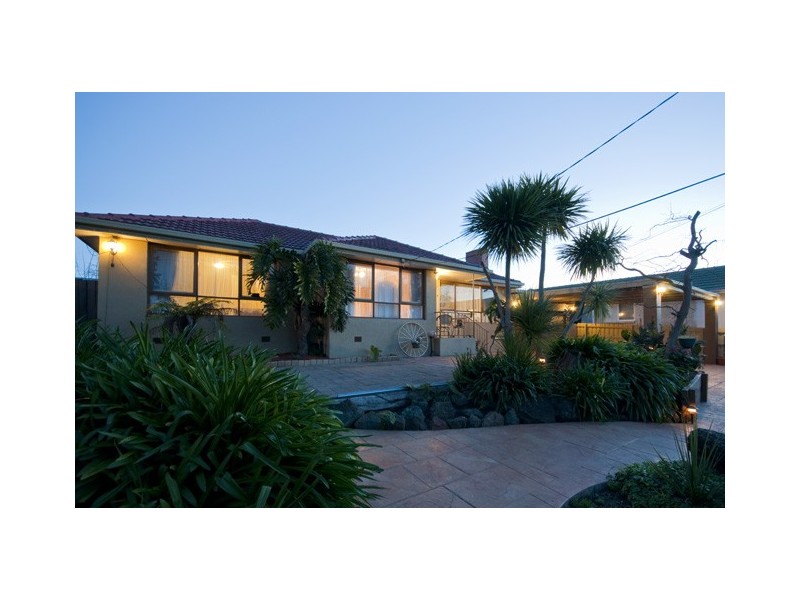 4 Manuka Drive, Ferntree Gully VIC 3156