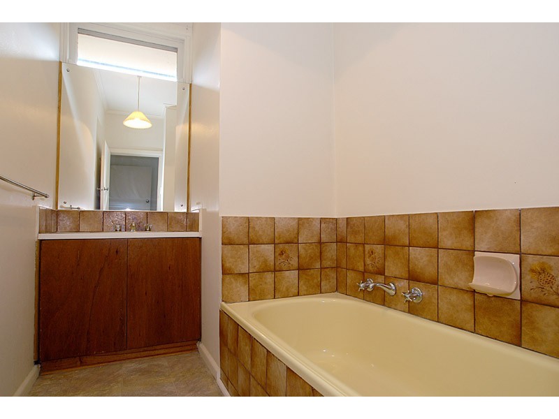 1/24 Adele Avenue, Ferntree Gully VIC 3156