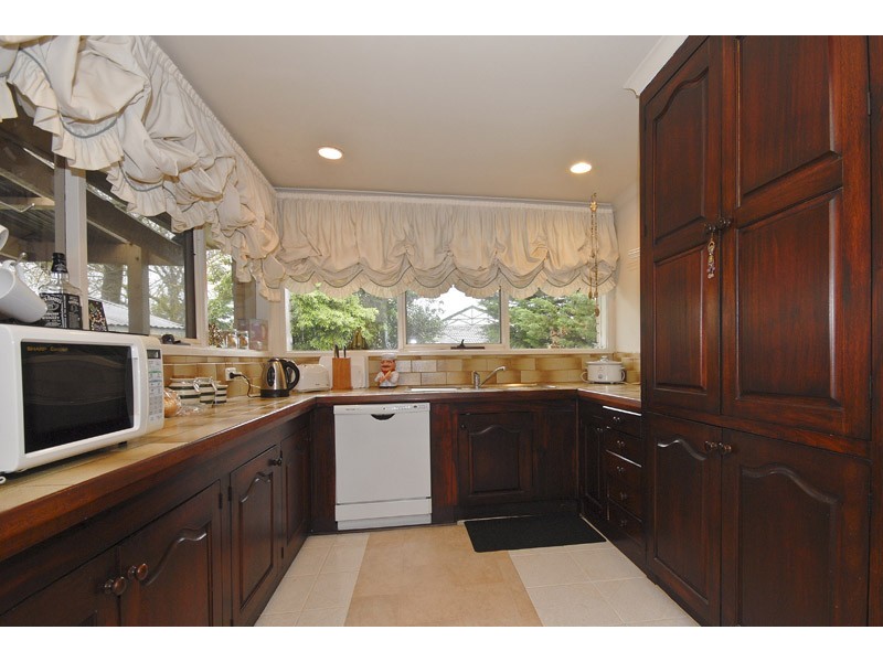 2 Sycamore Crescent, Boronia VIC 3155