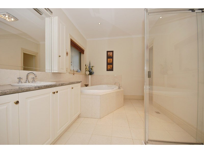 5 Pendelton Place, Lysterfield VIC 3156
