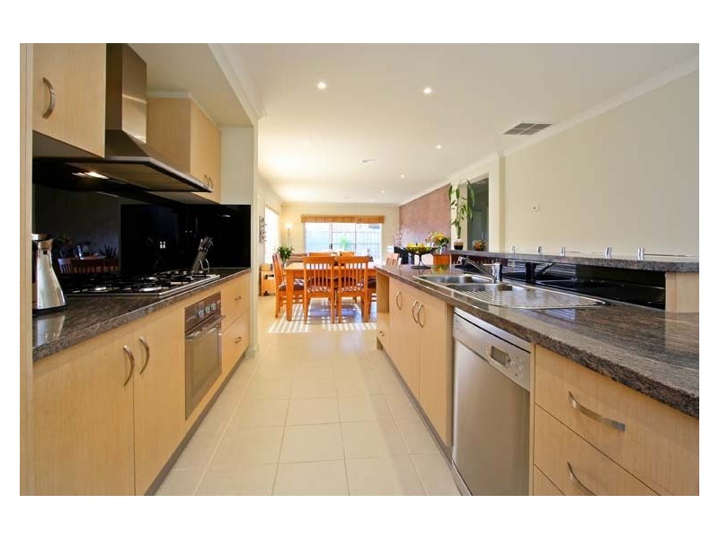 14 Monbulk Crescent, Rowville VIC 3178