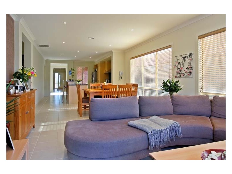 14 Monbulk Crescent, Rowville VIC 3178