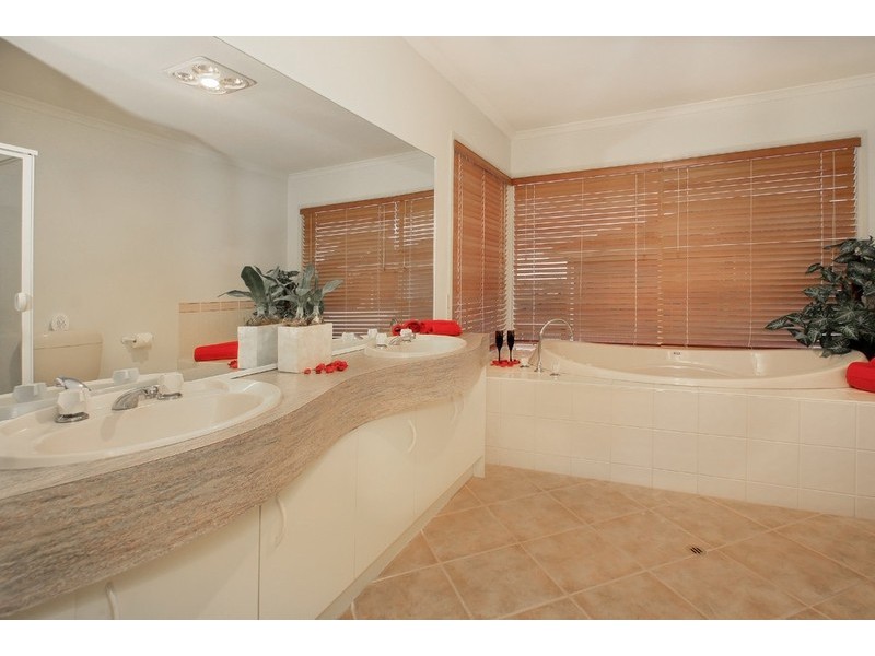 7 Fairway Drive, Rowville VIC 3178