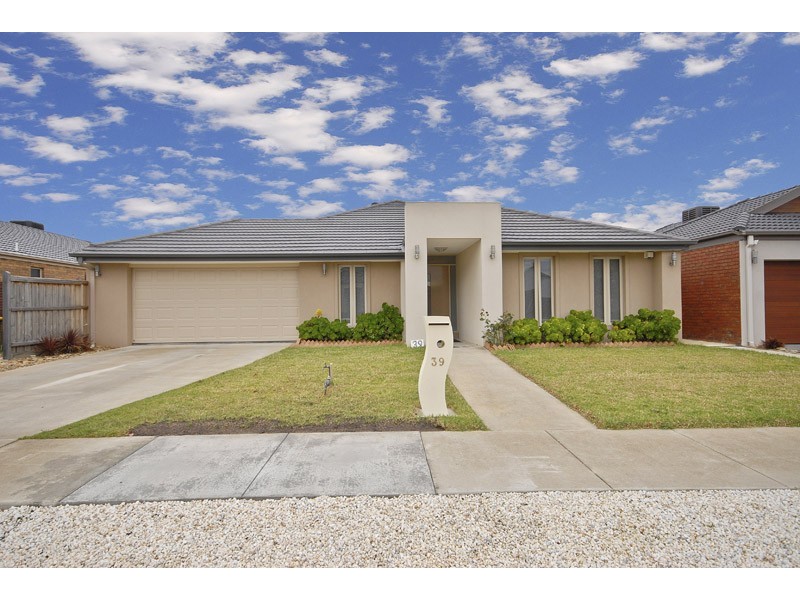 39 Paringa Drive, Ferntree Gully VIC 3156
