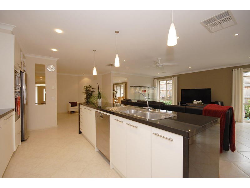 39 Paringa Drive, Ferntree Gully VIC 3156