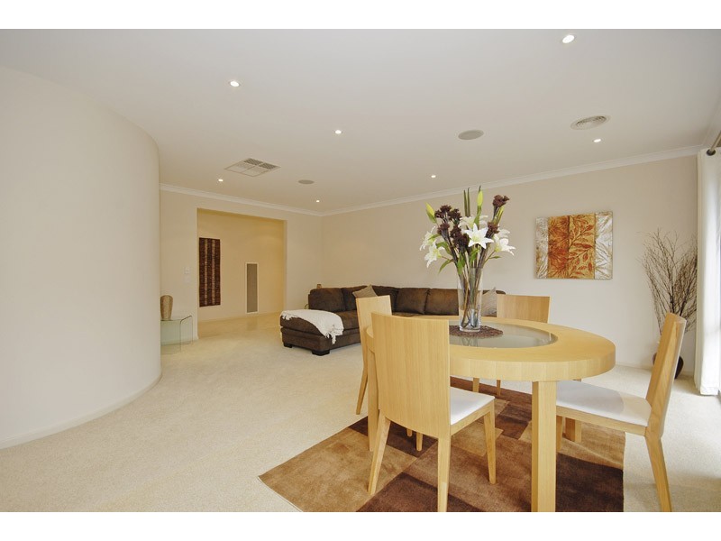 39 Paringa Drive, Ferntree Gully VIC 3156