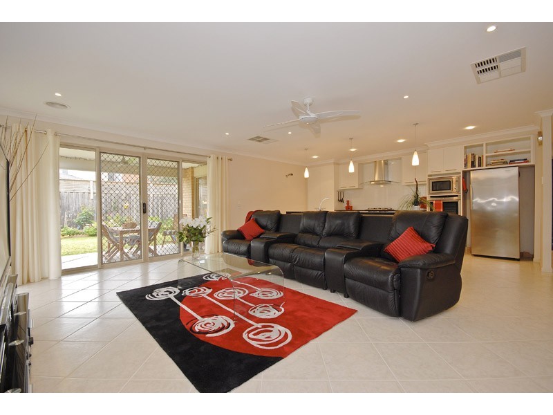 39 Paringa Drive, Ferntree Gully VIC 3156