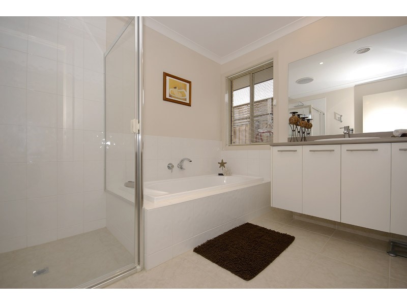 39 Paringa Drive, Ferntree Gully VIC 3156