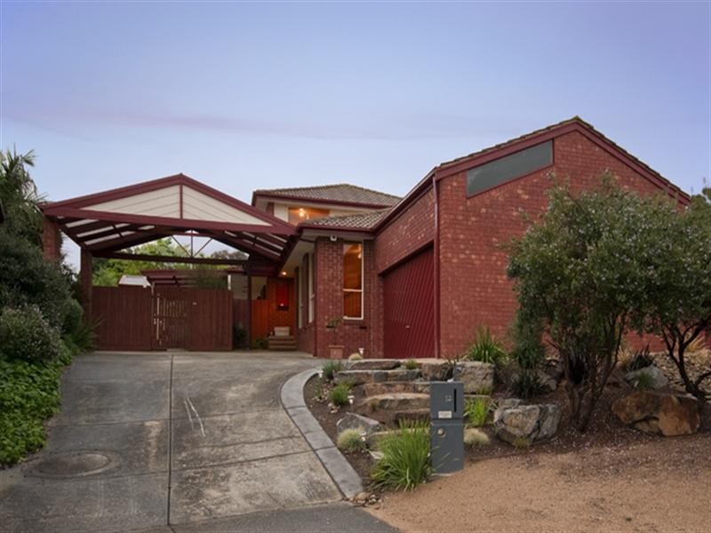 13 Markhill Place, Knoxfield VIC 3180