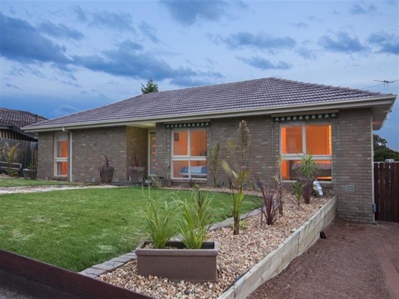 21 Zachary Hicks Crescent, Endeavour Hills VIC 3802