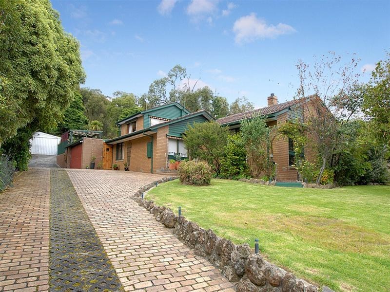 18 Joan Avenue, Ferntree Gully VIC 3156