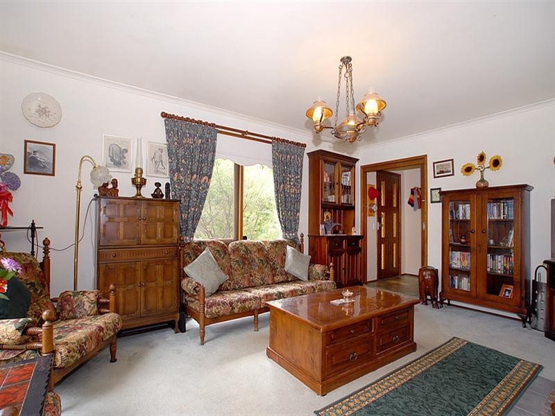 18 Joan Avenue, Ferntree Gully VIC 3156