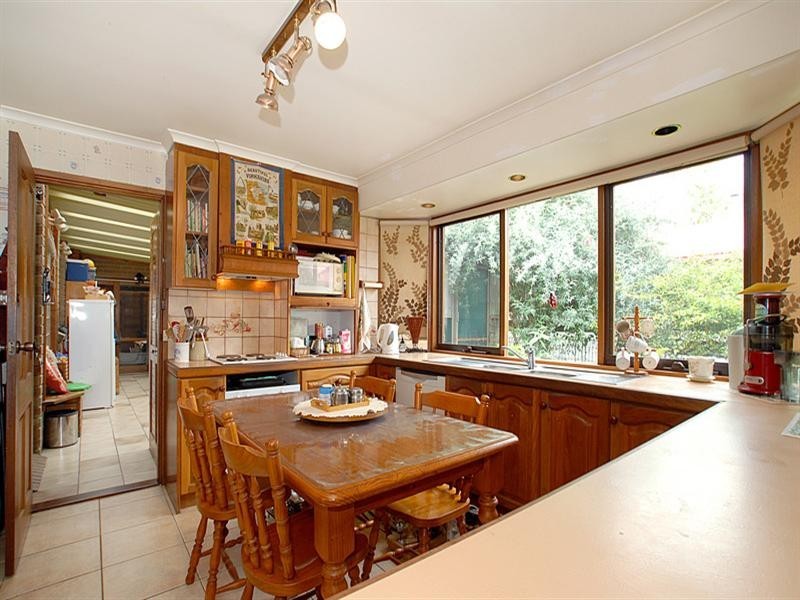 18 Joan Avenue, Ferntree Gully VIC 3156