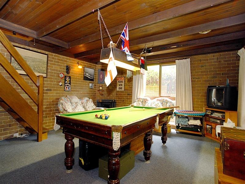 18 Joan Avenue, Ferntree Gully VIC 3156