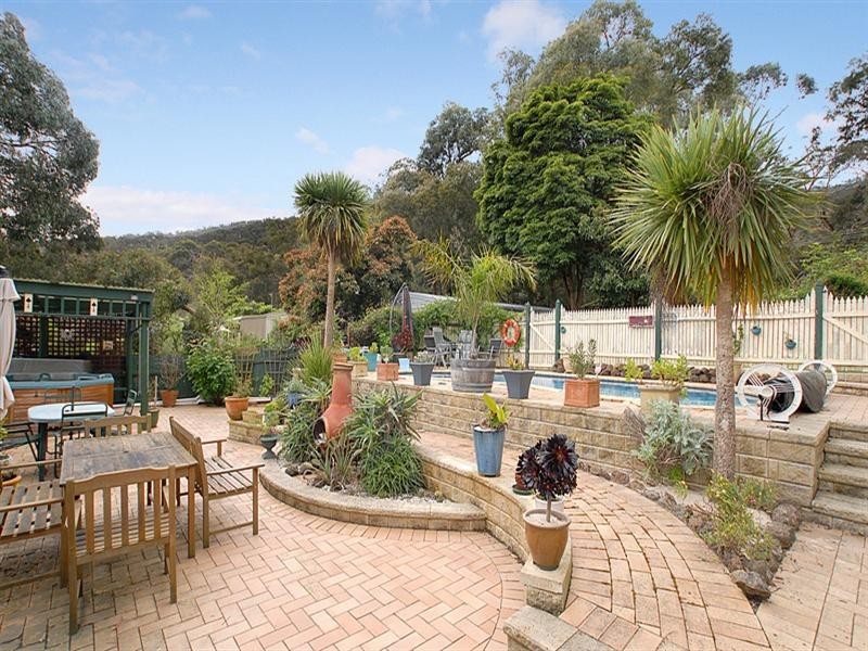 18 Joan Avenue, Ferntree Gully VIC 3156