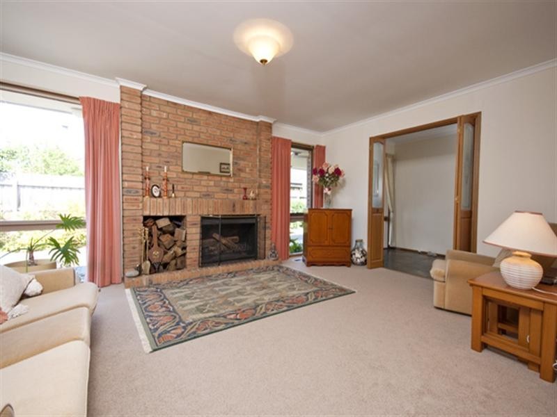 15 Foster Crescent, Knoxfield VIC 3180