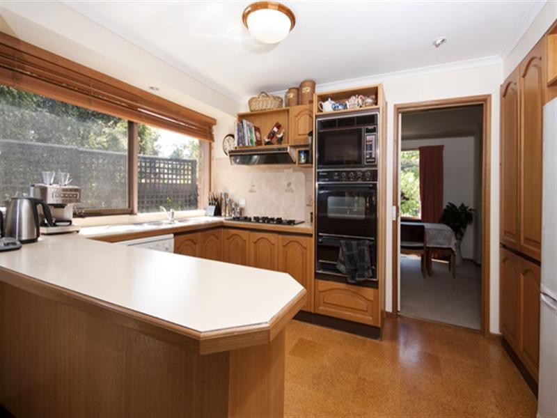 15 Foster Crescent, Knoxfield VIC 3180