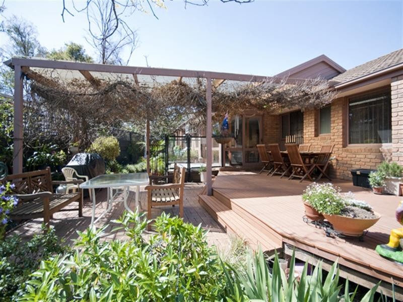 15 Foster Crescent, Knoxfield VIC 3180