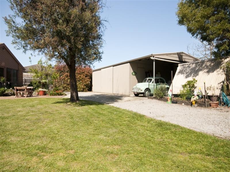 15 Foster Crescent, Knoxfield VIC 3180