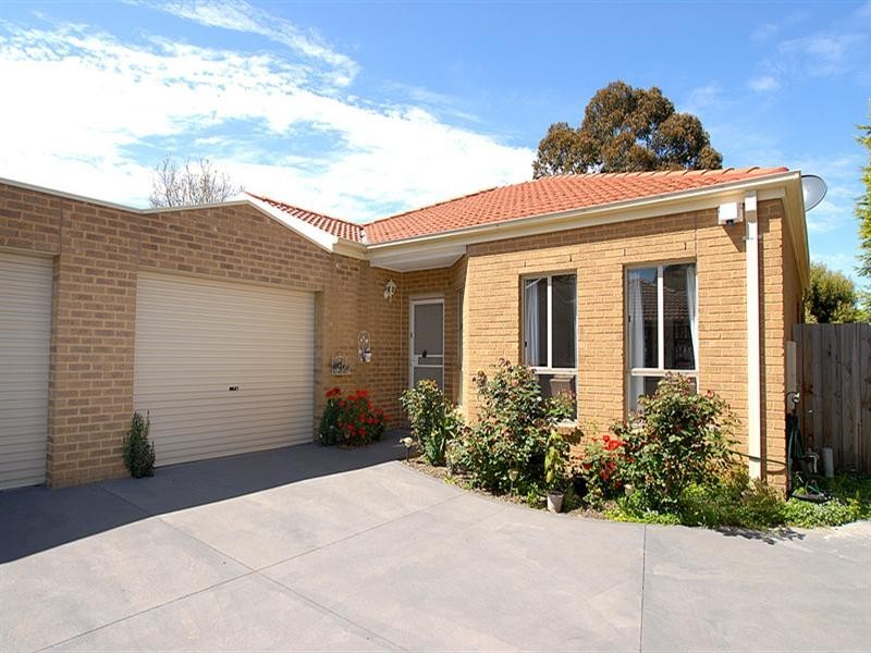 2/4 Renwick Road, Ferntree Gully VIC 3156