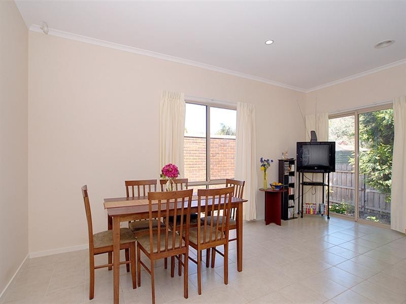 2/4 Renwick Road, Ferntree Gully VIC 3156