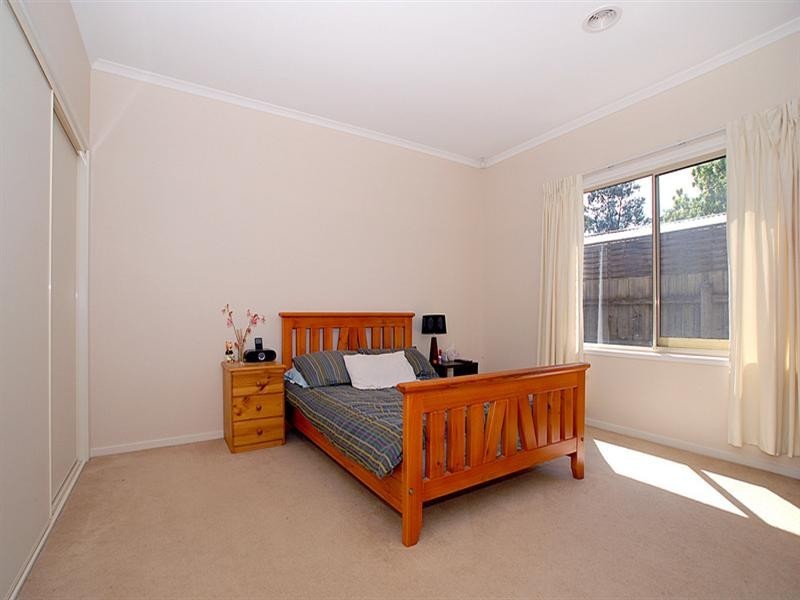 2/4 Renwick Road, Ferntree Gully VIC 3156