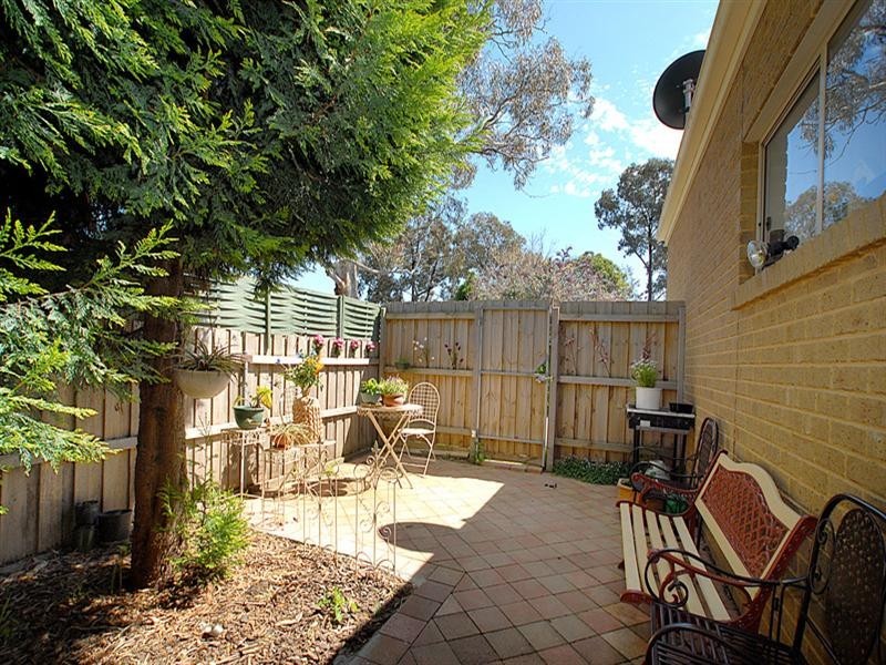 2/4 Renwick Road, Ferntree Gully VIC 3156