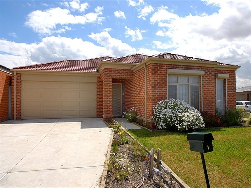 1 Maddock Drive, Cranbourne East VIC 3977