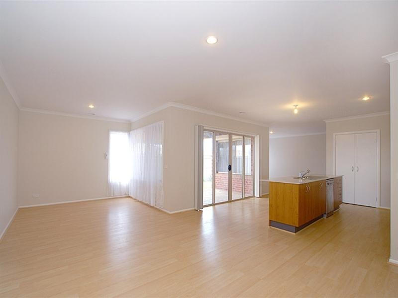1 Maddock Drive, Cranbourne East VIC 3977