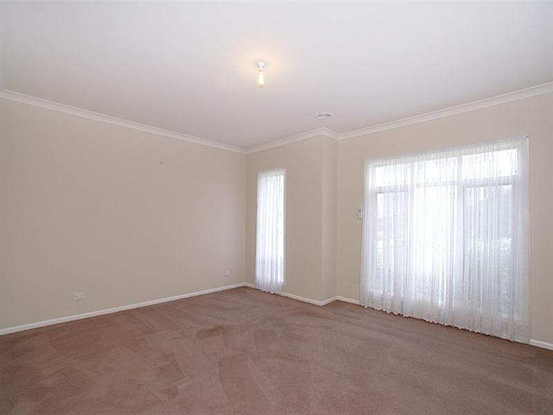 1 Maddock Drive, Cranbourne East VIC 3977