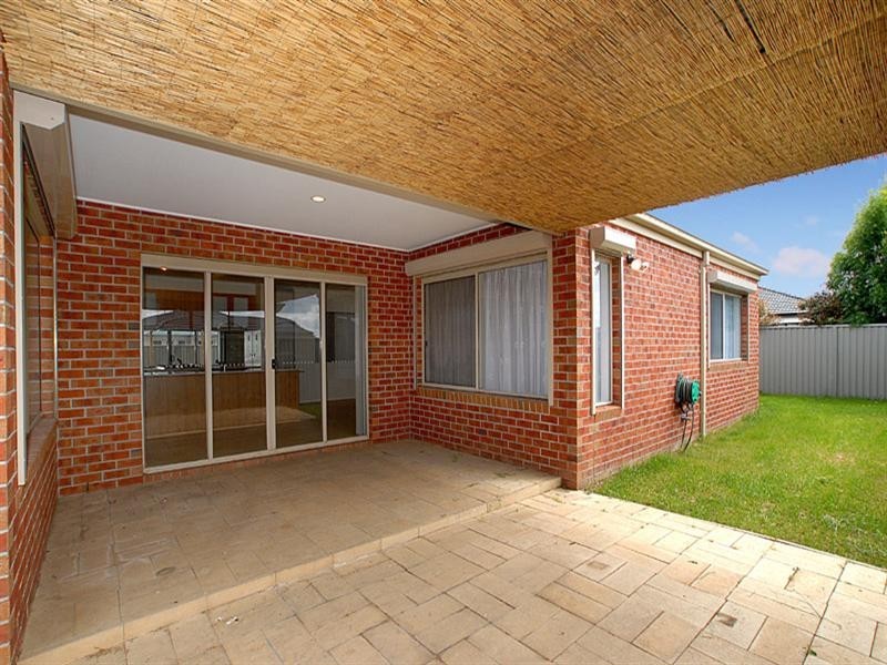 1 Maddock Drive, Cranbourne East VIC 3977